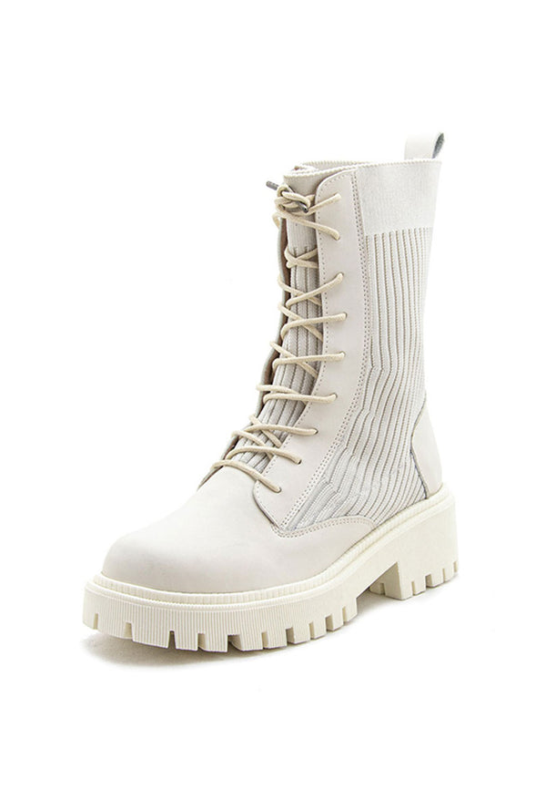 Bota con Cordones y Detalle de Tejido Lateral