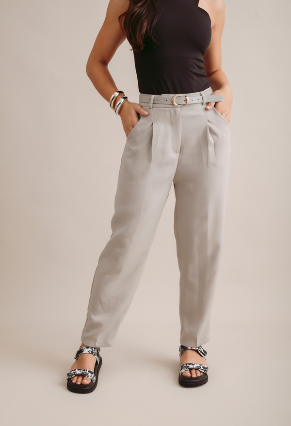 Pantalón Con Pinzas Frontales