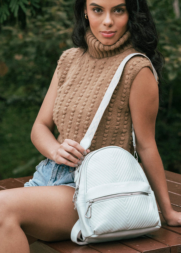 Morral Acabado Repujado Líneas con Correa Bordada